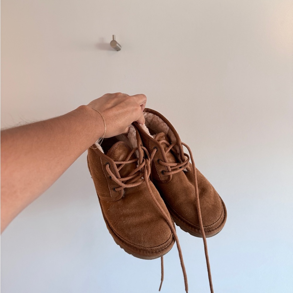 UGGS - Picture 4 of 4